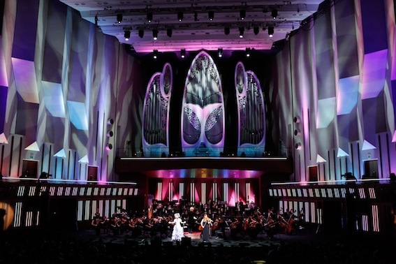 倉木麻衣「Mai Kuraki Symphonic Live -Opus 2-」の様子。