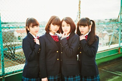 乙女新党。左から2番目が荒川ちか、3番目が葵わかな。