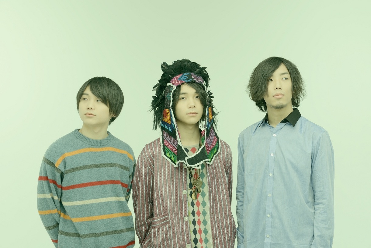 Galileo Galilei。写真中央が尾崎雄貴（Vo, G）。