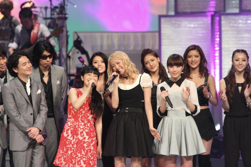 左からゴスペラーズ、miwa、E-girls。