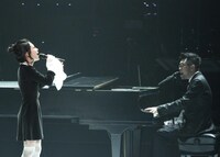 左から加藤ミリヤ、槇原敬之。