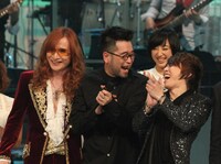 左から高見沢俊彦、槇原敬之、T.M.Revolution。