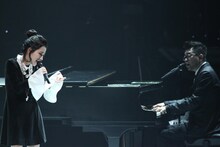 左から加藤ミリヤ、槇原敬之。