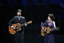 左から森山直太朗、森山良子。