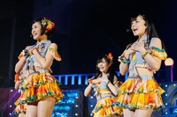 左から兒玉遥、山本茉央。 (c)AKS