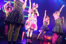 きゃりーぱみゅぱみゅ「ASOBINITE!!! KYARY PAMYU PAMYU 21st BIRTHDAY SPECIAL」出演時の様子。