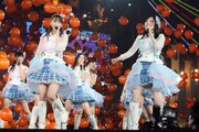 「未来とは？」を披露するSKE48。 (c)AKS