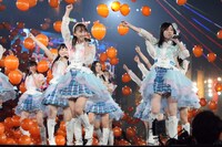 「未来とは？」を披露するSKE48。 (c)AKS