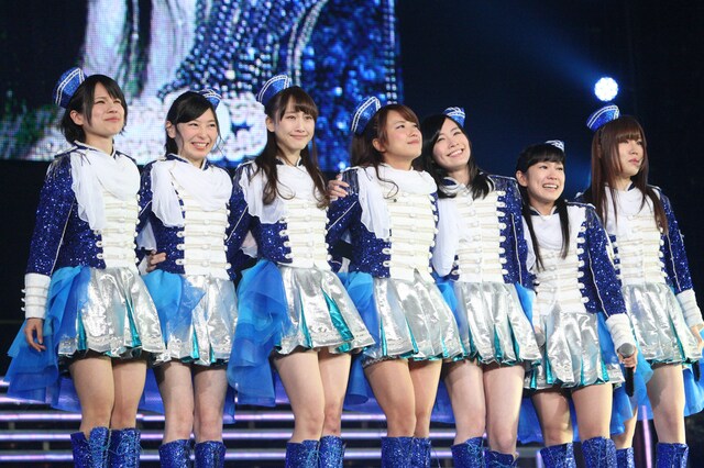 「神々の領域」を歌唱するSKE48 1期生。 (c)AKS