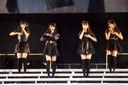 「強がり時計」を披露するSKE48。 (c)AKS