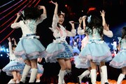 「未来とは？」を“逆回転”で初披露するSKE48。 (c)AKS