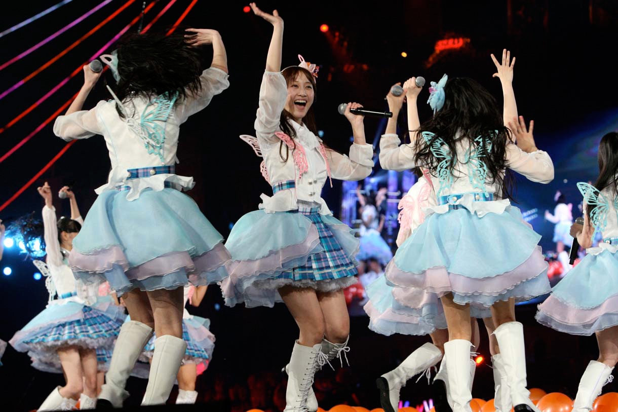 「未来とは？」を“逆回転”で初披露するSKE48。 (c)AKS