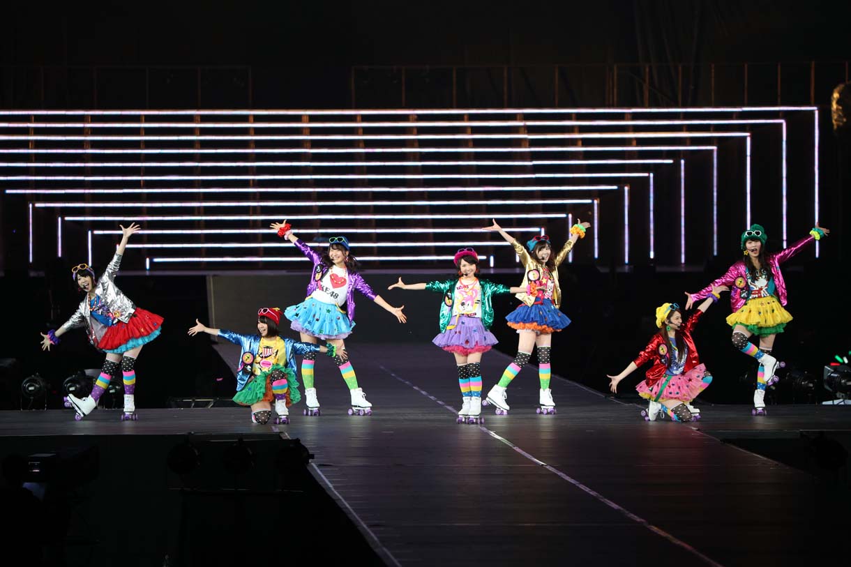 「RUN RUN RUN」を披露するSKE48。 (c)AKS