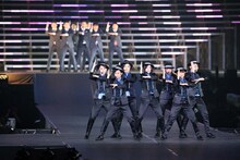 「Darkness」を披露するSKE48、WORLD ORDER。 (c)AKS