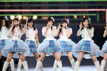 「未来とは？」を“逆回転”で初披露するSKE48。 (c)AKS