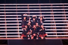 「チャイムはLOVE SONG」を披露するSKE48ドラフト生。 (c)AKS
