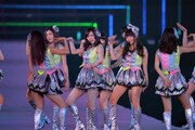 「カモネギックス」を披露するSKE48。 (c)AKS