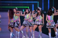 「カモネギックス」を披露するSKE48。 (c)AKS