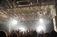 NICO Touches the Walls「カベ ニ ミミ」初日公演の様子。