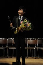 「第35回 ヨコハマ映画祭」最優秀新人賞を受賞した星野源。