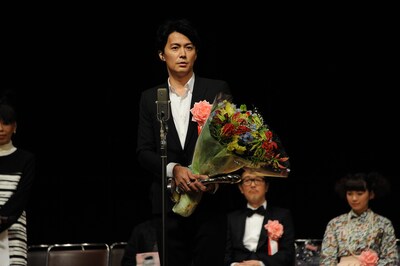 「第35回 ヨコハマ映画祭」主演男優賞を受賞した福山雅治。