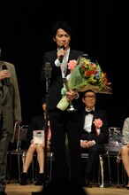 主演男優賞受賞の喜びを語る福山雅治。