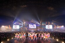 「1！2！3！4！ ヨロシク！」を披露するSKE48。 (c)AKS