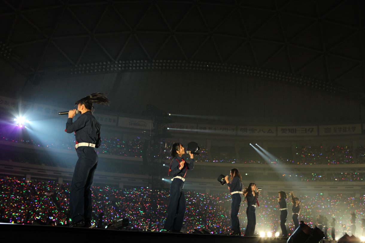 「賛成カワイイ！」を披露するSKE48。 (c)AKS