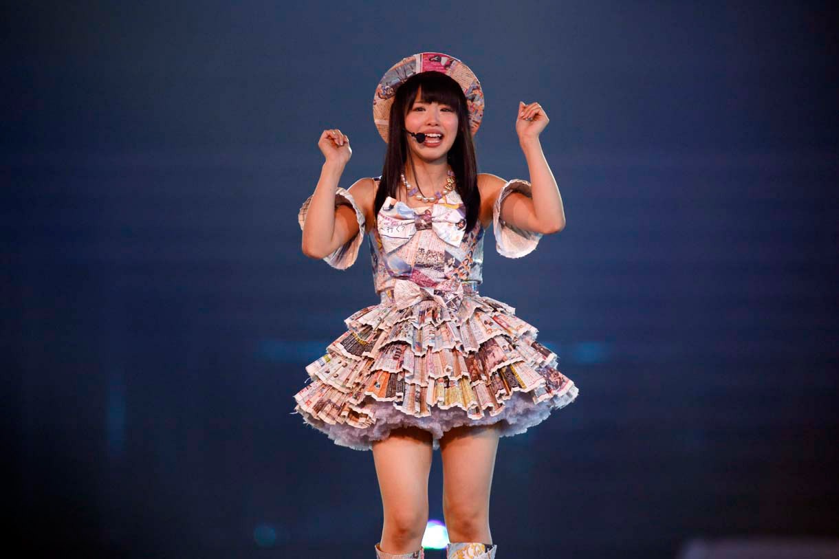 「マツムラブ！」を披露する松村香織。 (c)AKS