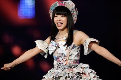 「マツムラブ！」を披露する松村香織。 (c)AKS