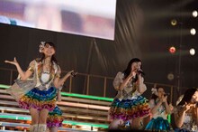 「1！2！3！4！ ヨロシク！」を披露するSKE48。 (c)AKS