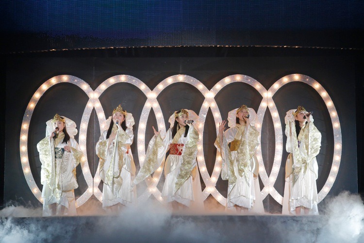 ももいろクローバーZ「ももいろクローバーZ JAPAN TOUR 2013『GOUNN』」の様子。（Photo by HAJIME KAMIIISAKA+Z）