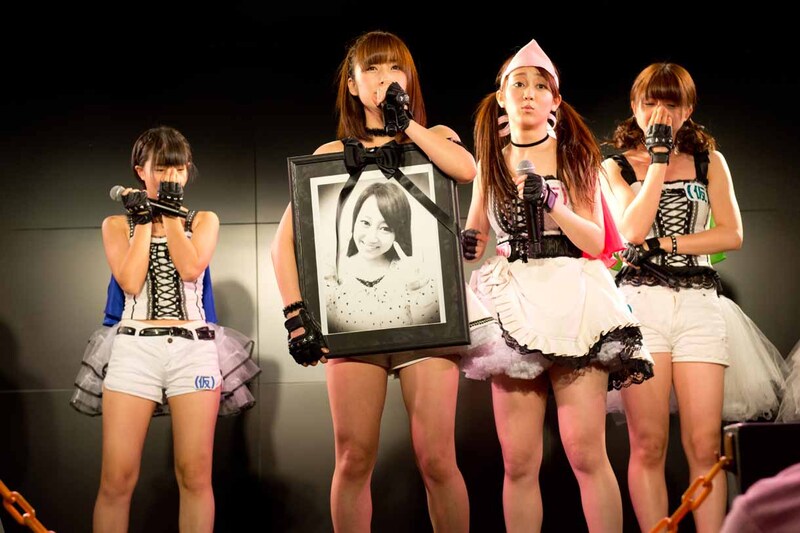 アップアップガールズ（仮）「定期公演EXTRA～小夏の部屋へようこそ～」の様子。