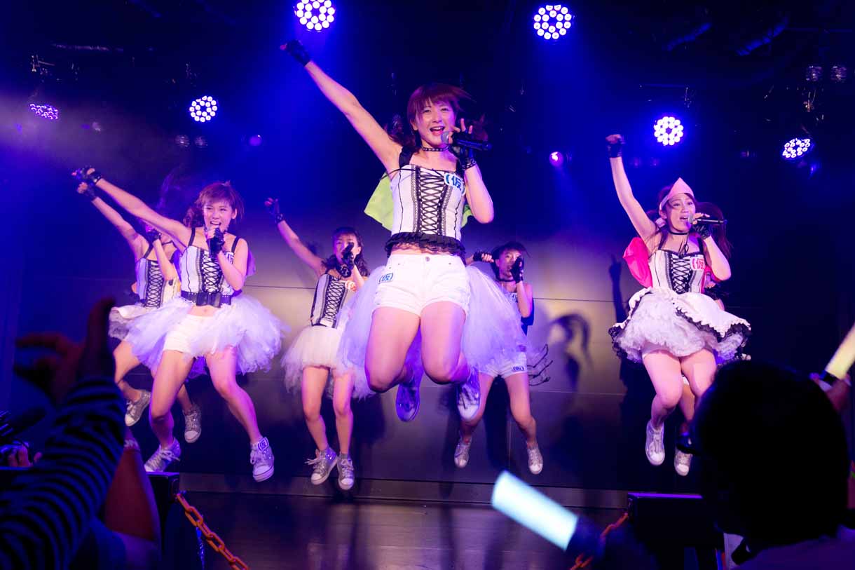 アップアップガールズ（仮）「定期公演EXTRA～小夏の部屋へようこそ～」の様子。