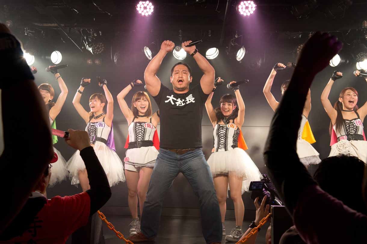 アップアップガールズ（仮）「定期公演EXTRA～アップアップガールズ（仮）は一体何と戦っているんだっ!!～」の様子。