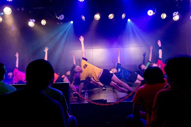 アップアップガールズ（仮）「定期公演EXTRA～佐保道場～」の様子。