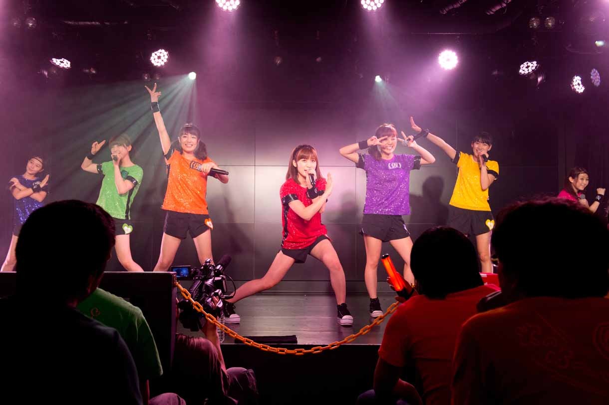 アップアップガールズ（仮）「定期公演EXTRA～佐保道場～」の様子。