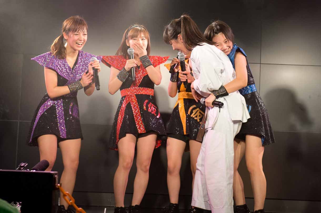 アップアップガールズ（仮）「定期公演EXTRA～佐保道場～」の様子。