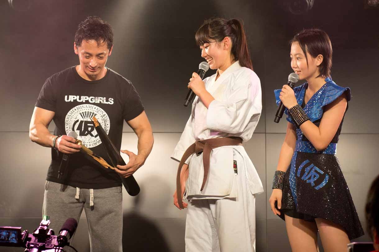 アップアップガールズ（仮）「定期公演EXTRA～佐保道場～」の様子。