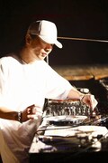 DJ狂犬（撮影：洲脇理恵[MAXPHOTO]、maru）