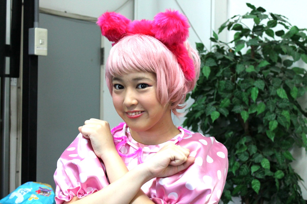 ライブ「乙女祭り2014」の衣装でドヤ顔を決める安藤ゆず。