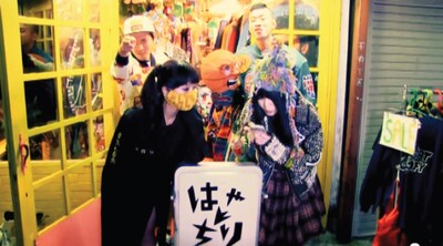 「はやとちり×栗原ゆう×大森靖子×どついたるねん コラボレーションムービー」のワンシーン。