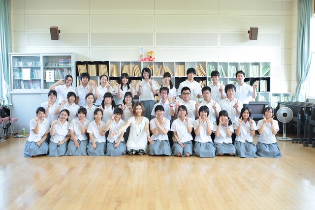 ヒナタカコと宮崎県立宮崎大宮高等学校の音楽部。