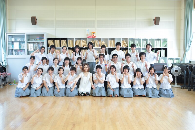 ヒナタカコと宮崎県立宮崎大宮高等学校の音楽部。