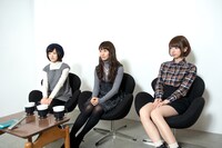 左から生駒里奈、桜井玲香、橋本奈々未。