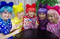 チームしゃちほこ「syachihokoTV」配信中の様子。番組では2月22日に開催されるライブ「乙女祭り2014」の衣装が披露された。