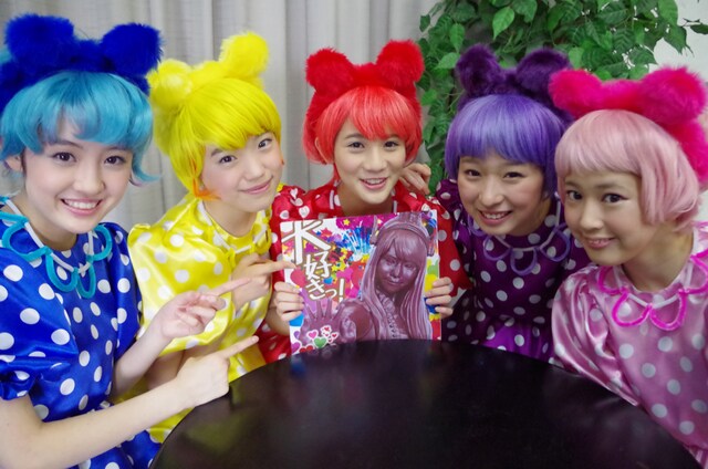 チームしゃちほこ「syachihokoTV」配信中の様子。番組では2月22日に開催されるライブ「乙女祭り2014」の衣装が披露された。