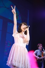 花澤香菜「恋する惑星」発売記念イベントの様子。
