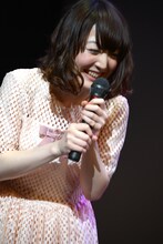 笑いが止まらない花澤香菜。