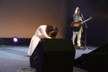 うなだれる花澤香菜。